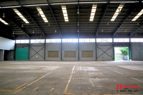 Kho hàng diện tích 2006m2 1