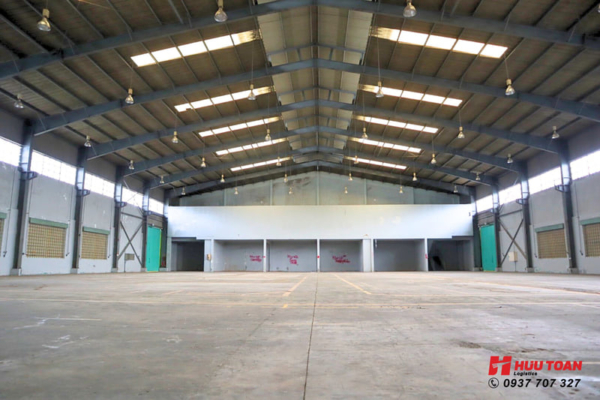 Kho hàng diện tích 2006m2 2