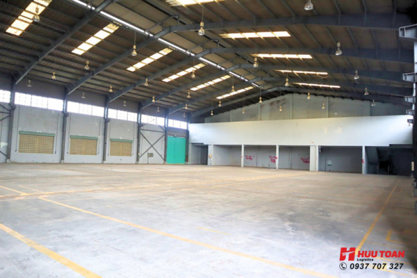 Kho hàng diện tích 2006m2 3
