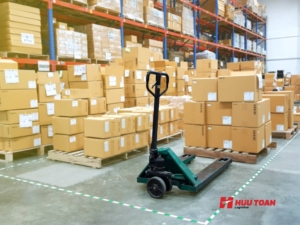 So sánh mức độ linh hoạt giữa thuê pallet và đầu tư pallet cố định trong hoạt động kho bãi