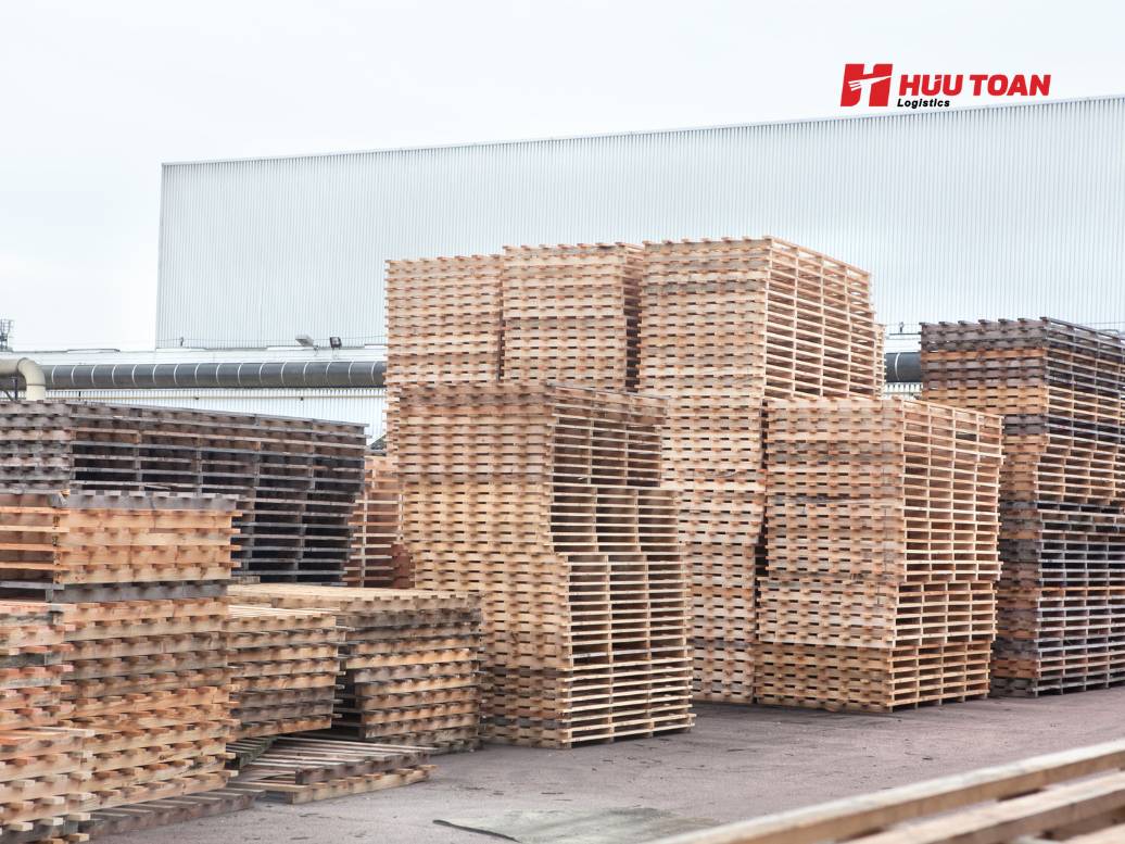 Thuê pallet gỗ tiết kiệm cho ngành sản xuất, F&B, điện máy, nội thất và logistics Lợi ích của việc thuê pallet gỗ cho từng ngành đặc thù trong sản xuất, logistics và F&B