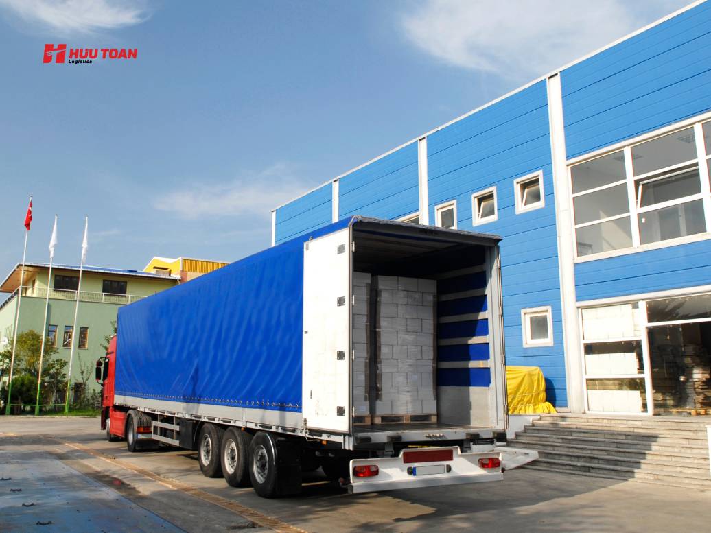 Cách tính toán chiều cao cửa kho phù hợp với kích thước chiều cao xe container Nguyên tắc tính toán chiều cao cửa kho phù hợp với kích thước chiều cao xe container để đảm bảo vận hành an toàn và hiệu quả
