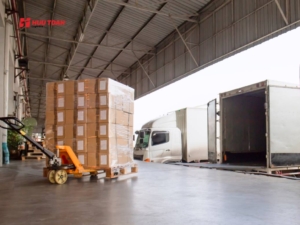 Tác động của phương tiện vận chuyển hàng hóa đến tốc độ xử lý đơn hàng và hiệu quả vận hành kho bãi