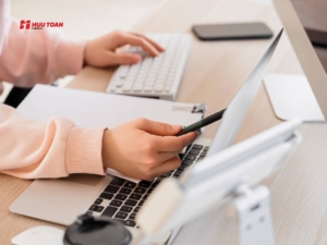 Cách tra mã HS Code online chính xác trước khi đưa hàng về kho Những rủi ro doanh nghiệp có thể gặp nếu tra mã HS Code online không chính xác trước khi hàng về kho